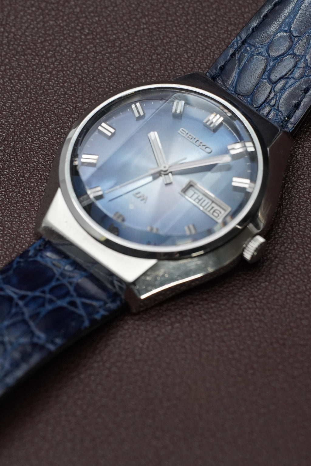 Seiko LM 5606-8061 – May 1975 – Blue Dial – Sharp Case