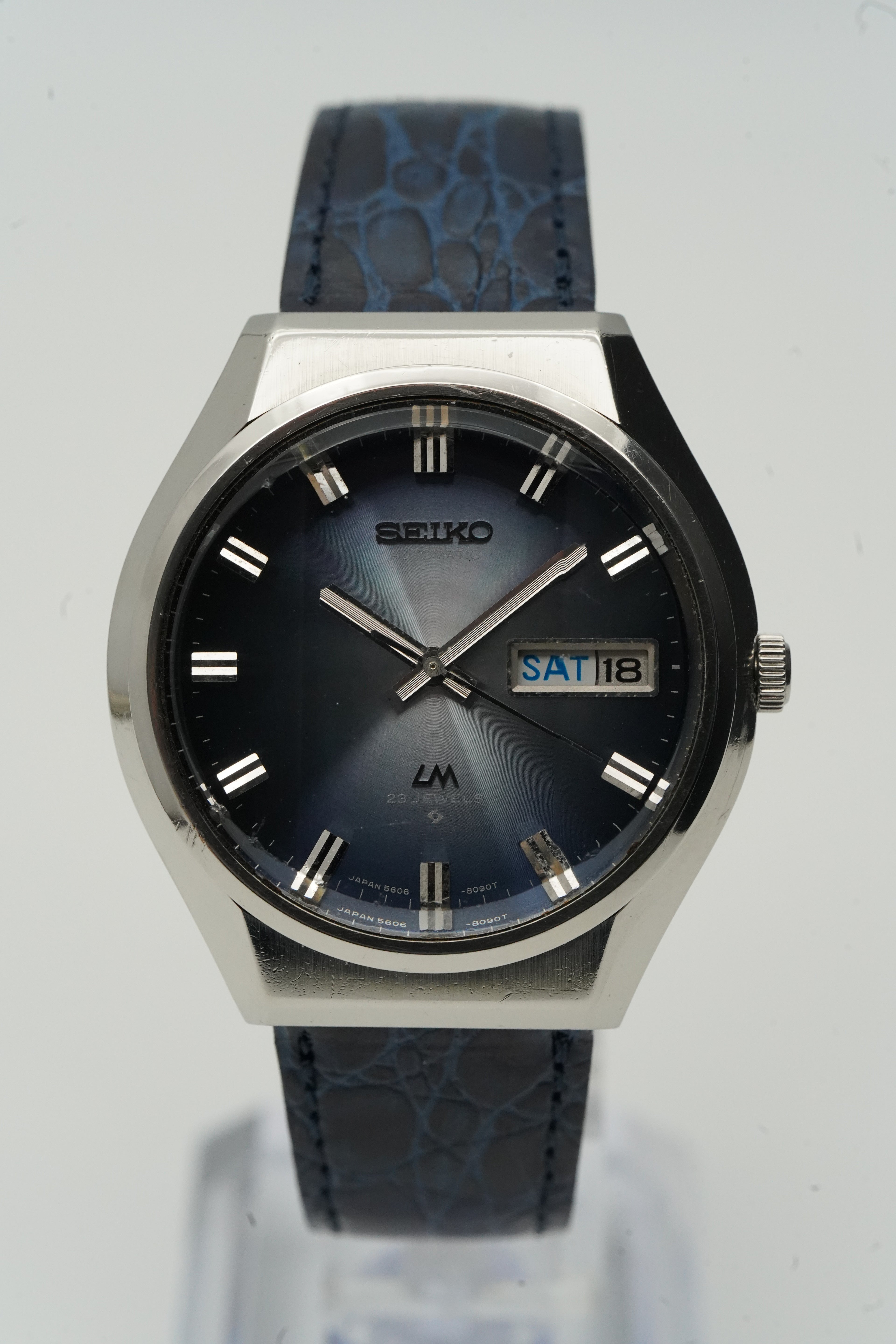 Seiko LM 5606-8061 – May 1975 – Blue Dial – Sharp Case