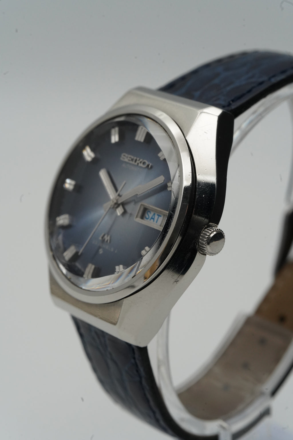 Seiko LM 5606-8061 – May 1975 – Blue Dial – Sharp Case