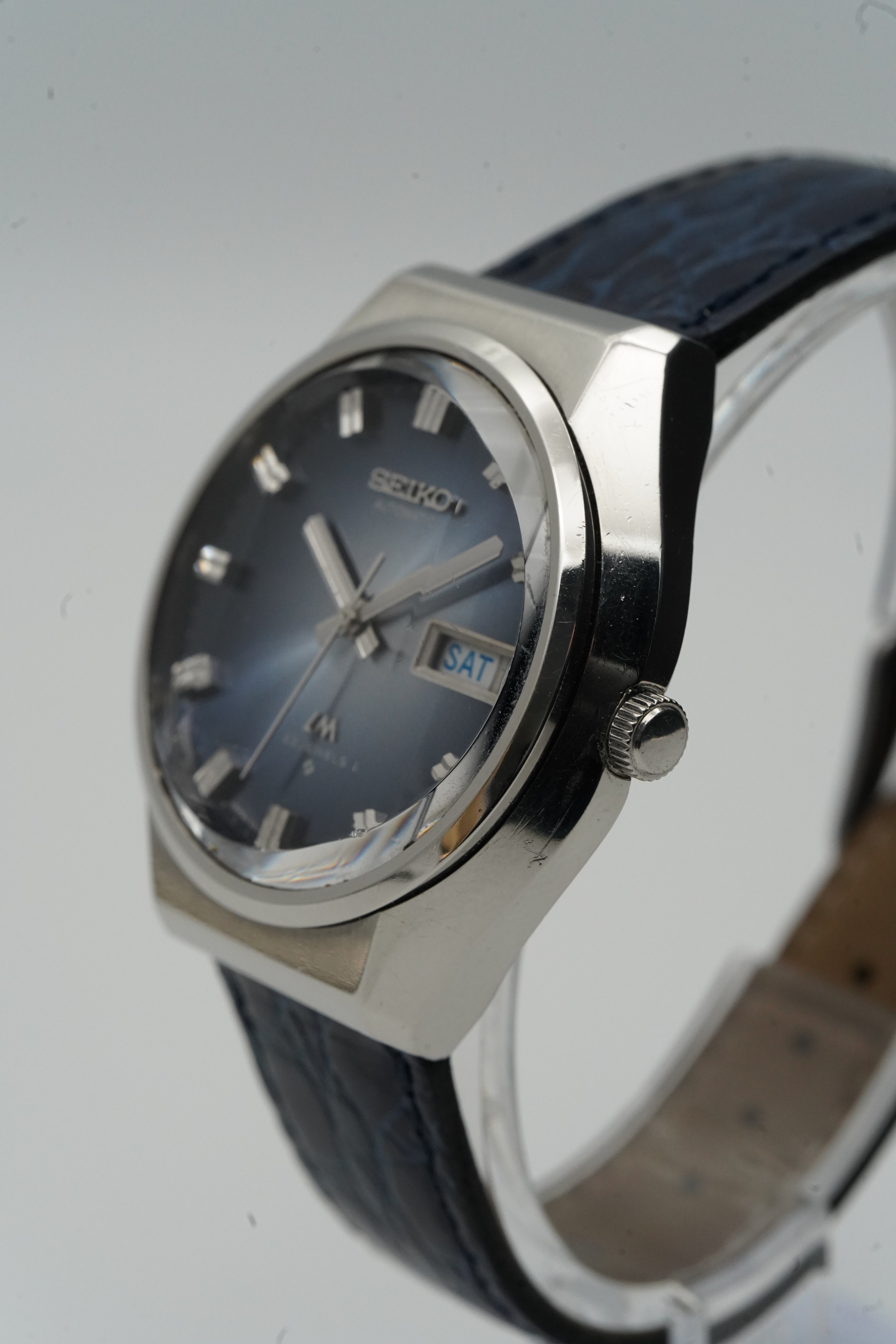 Seiko LM 5606-8061 – May 1975 – Blue Dial – Sharp Case
