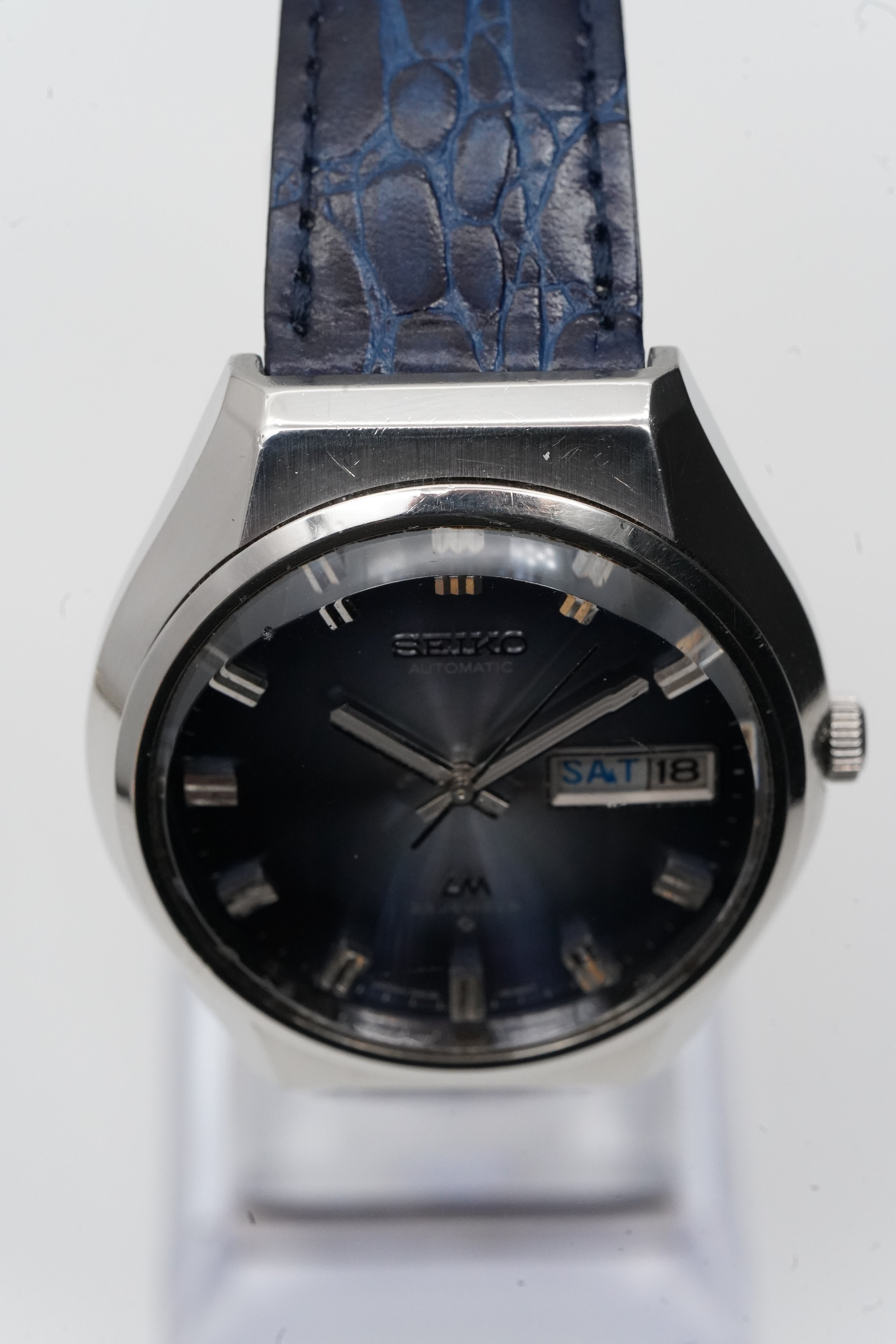 Seiko LM 5606-8061 – May 1975 – Blue Dial – Sharp Case