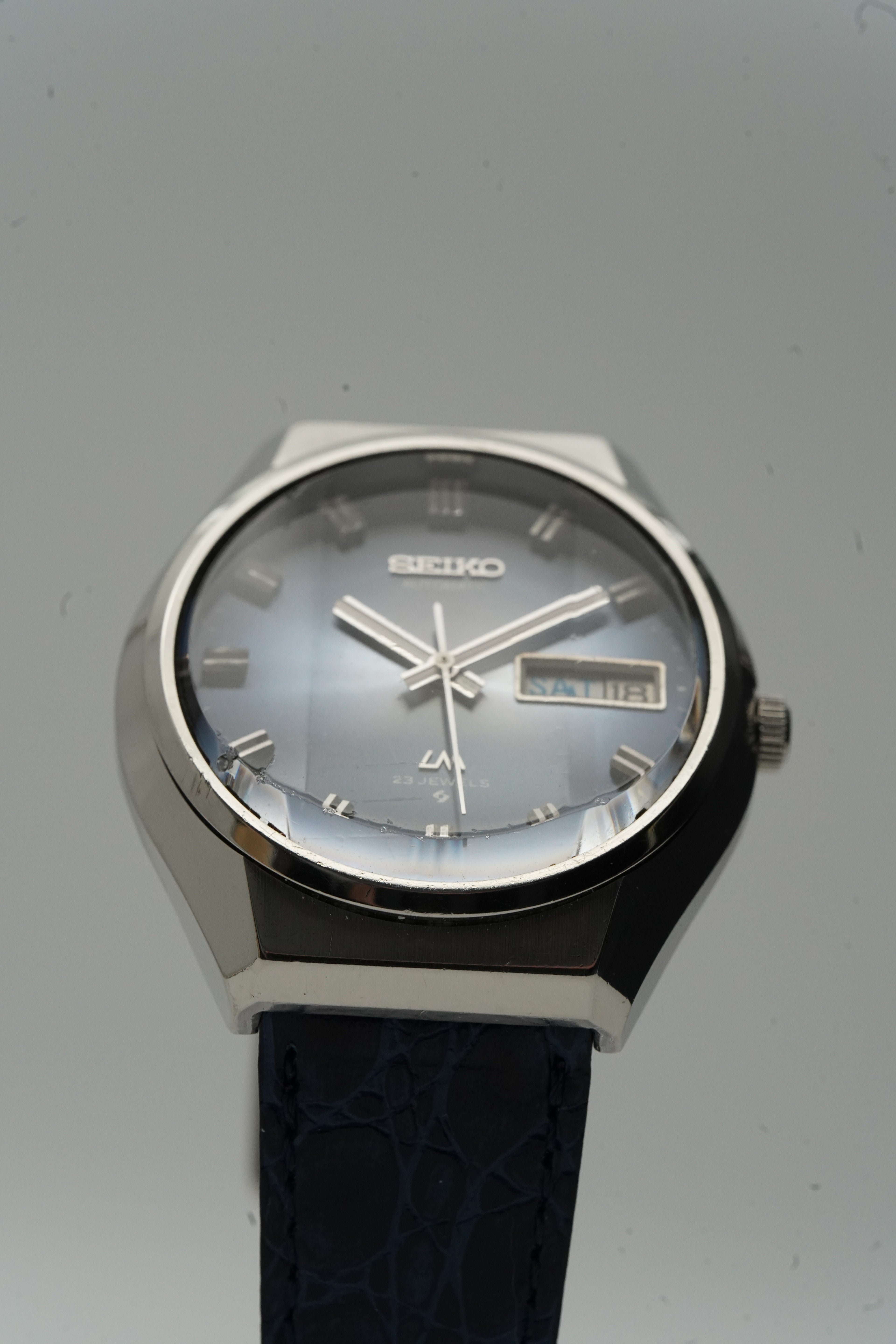 Seiko LM 5606-8061 – May 1975 – Blue Dial – Sharp Case